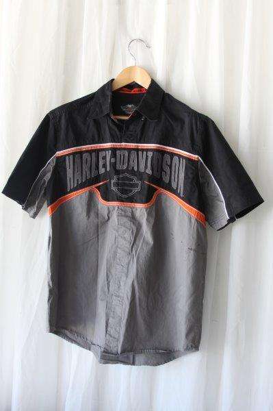 A STUNNING ORIGINAL HARLEY DAVIDSON GENTS SIZE MEDIUM STUD-BUTTON SHIRT