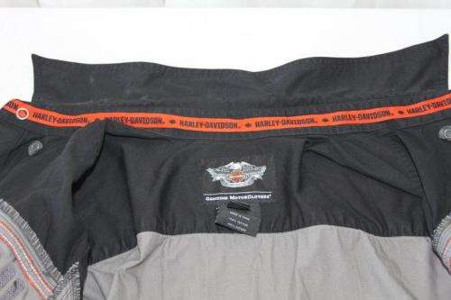 A STUNNING ORIGINAL HARLEY DAVIDSON GENTS SIZE MEDIUM STUD-BUTTON SHIRT