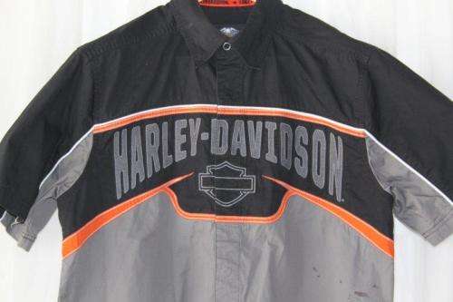 A STUNNING ORIGINAL HARLEY DAVIDSON GENTS SIZE MEDIUM STUD-BUTTON SHIRT