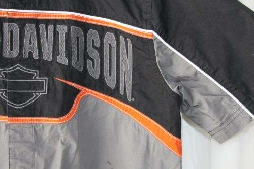 A STUNNING ORIGINAL HARLEY DAVIDSON GENTS SIZE MEDIUM STUD-BUTTON SHIRT