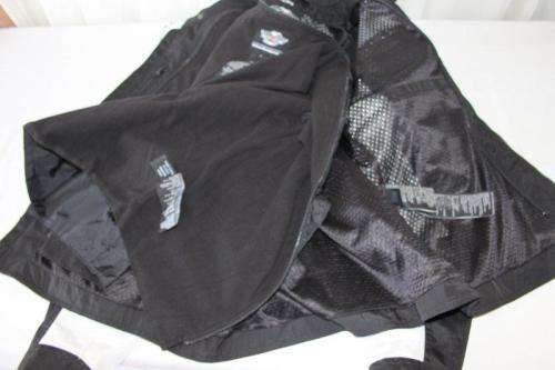 A SPECTACULAR ORIGINAL HARLEY DAVIDSON GENTS SIZE LARGE BIKE JACKET IN SUPERB CONDITION