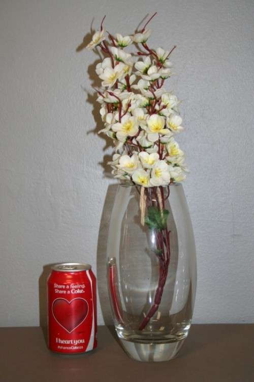A lovely tall "thick glass" modern styled crystal vase in great condition - A quality piece