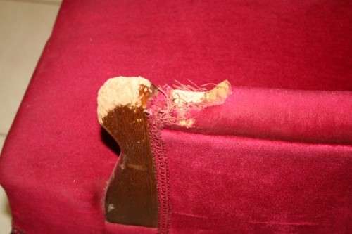 A GORGEOUS ANTIQUE "WINE RED" QUEEN ANNE STYLE PARLOUR COUCH WITH DEEP BUTTON DETAILING