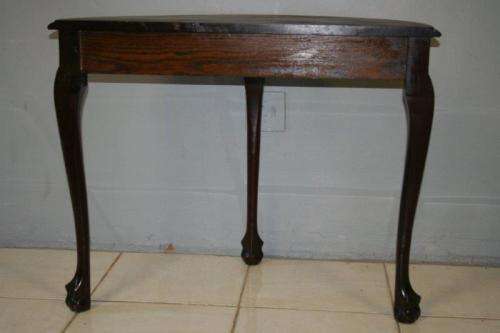 A BEAUTIFUL VINTAGE BALL & CLAW IMBUIA HALF MOON DISPLAY/OCCASIONAL TABLE. GORGEOUS IN AN ENTRANCE!!