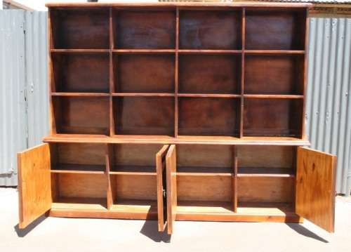 A STUNNING LARGE CABINET w/ 2 GOOD SIZE CUPBOARDS AND LOADS OF SPACE. GORGEOUS!!!