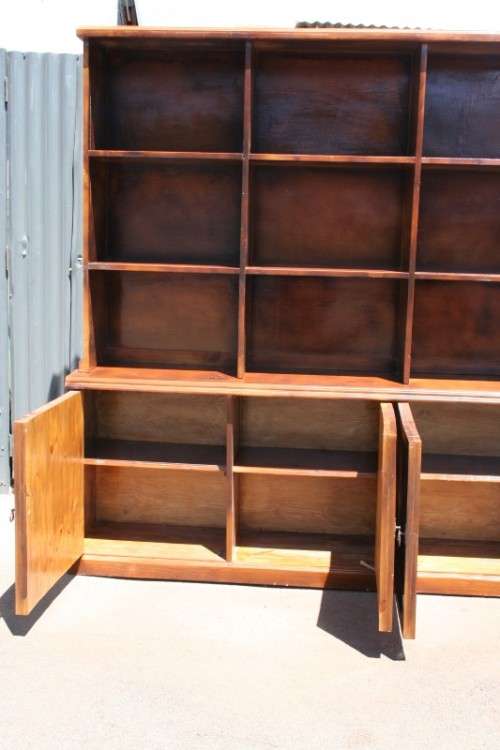 A STUNNING LARGE CABINET w/ 2 GOOD SIZE CUPBOARDS AND LOADS OF SPACE. GORGEOUS!!!