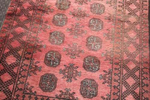 A GORGEOUS VINTAGE PERSIAN "AFGHAN" CARPET (1.5m x 1m) WITH A TRADITIONAL BOKHARA PATTERN & COLOURS