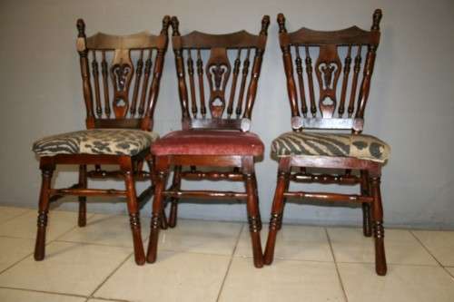 3x Wonderful dining/ occasional chairs w/ carved detailing in great condition - bid/chair - RS17Sale