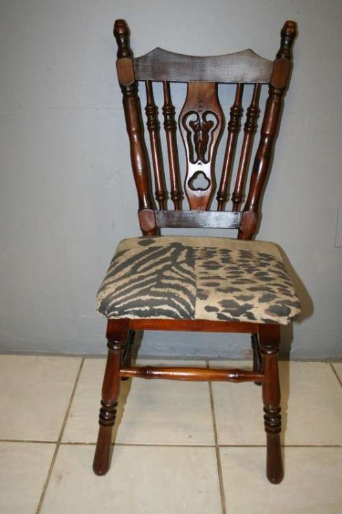 3x Wonderful dining/ occasional chairs w/ carved detailing in great condition - bid/chair - RS17Sale
