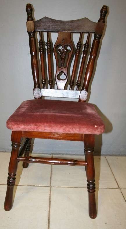 3x Wonderful dining/ occasional chairs w/ carved detailing in great condition - bid/chair - RS17Sale