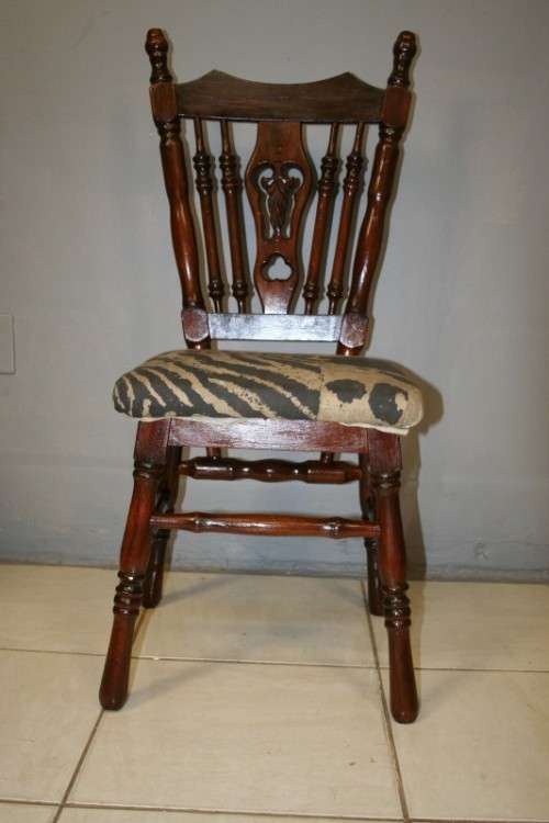 3x Wonderful dining/ occasional chairs w/ carved detailing in great condition - bid/chair - RS17Sale