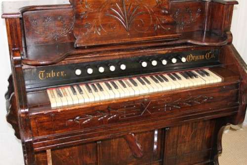 AN INCREDIBLY RARE ANTIQUE (c1890 TO 1900) "TABER ORGAN COMPANY CHAPEL REED PUMP ORGAN
