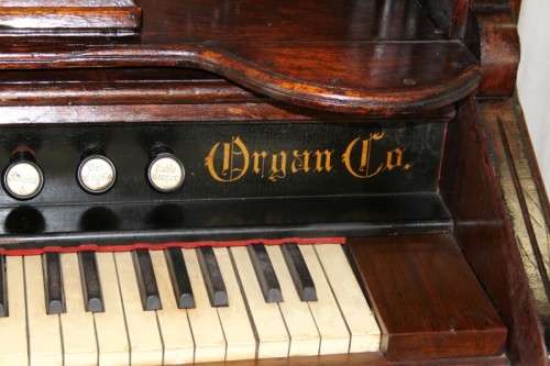 AN INCREDIBLY RARE ANTIQUE (c1890 TO 1900) "TABER ORGAN COMPANY CHAPEL REED PUMP ORGAN