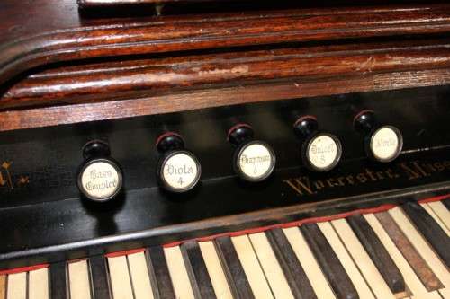 AN INCREDIBLY RARE ANTIQUE (c1890 TO 1900) "TABER ORGAN COMPANY CHAPEL REED PUMP ORGAN