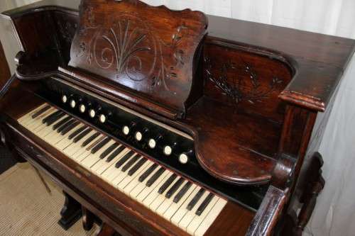 AN INCREDIBLY RARE ANTIQUE (c1890 TO 1900) "TABER ORGAN COMPANY CHAPEL REED PUMP ORGAN