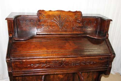 AN INCREDIBLY RARE ANTIQUE (c1890 TO 1900) "TABER ORGAN COMPANY CHAPEL REED PUMP ORGAN
