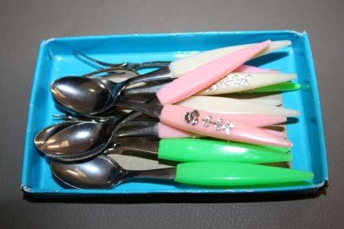 A WONDERFUL COLLECTION OF 14 STAINLESS STEEL COCKTAIL SPOONS AND FORKS, GREAT FOR A COCKTAIL PARTY!!