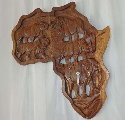 A BEAUTIFUL LARGE "AFRICAN CONTINENT" HAND CARVED WALL CLOCK WITH BIG FIVE CARVED DETAILING