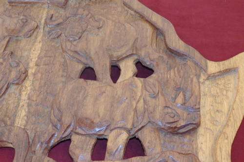 A BEAUTIFUL LARGE "AFRICAN CONTINENT" HAND CARVED WALL CLOCK WITH BIG FIVE CARVED DETAILING