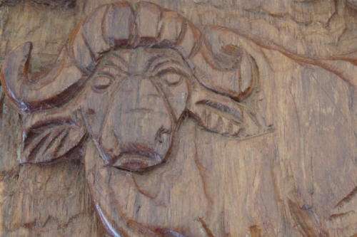 A BEAUTIFUL LARGE "AFRICAN CONTINENT" HAND CARVED WALL CLOCK WITH BIG FIVE CARVED DETAILING