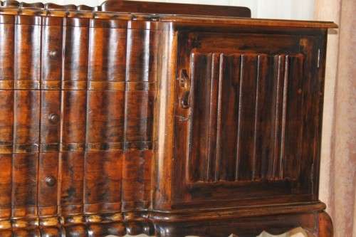 A MAGNIFICENT ANTIQUE STINKWOOD DOUBLE CUPBOARD 3-DRAWER DINING BUFFET SIDE SERVER