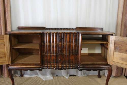 A MAGNIFICENT ANTIQUE STINKWOOD DOUBLE CUPBOARD 3-DRAWER DINING BUFFET SIDE SERVER