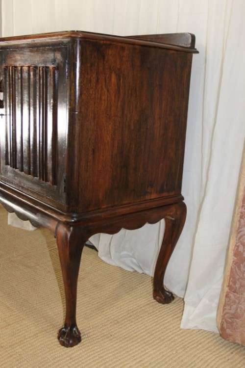 A MAGNIFICENT ANTIQUE STINKWOOD DOUBLE CUPBOARD 3-DRAWER DINING BUFFET SIDE SERVER