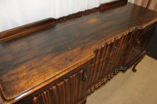 A MAGNIFICENT ANTIQUE STINKWOOD DOUBLE CUPBOARD 3-DRAWER DINING BUFFET SIDE SERVER