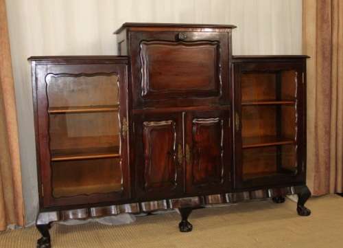 A BEAUTIFUL ANTIQUE SOLID IMBUIA BALL & CLAW DRINKS CABINET/ BUFFET SERVER IN AMAZING CONDITION