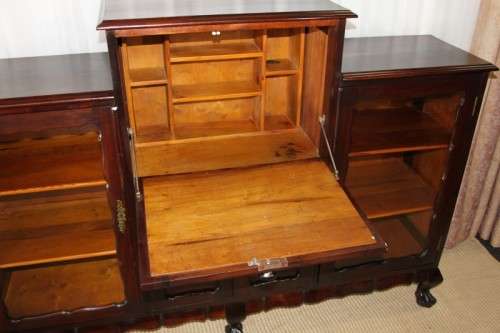 A BEAUTIFUL ANTIQUE SOLID IMBUIA BALL & CLAW DRINKS CABINET/ BUFFET SERVER IN AMAZING CONDITION
