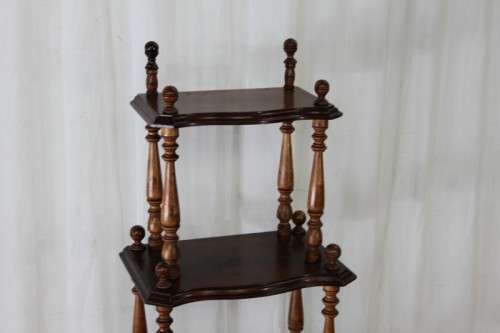 A STUNNING TALL VINTAGE FOUR-TIER "WHATNOT" DISPLAY SHELF IN GREAT CONDITION