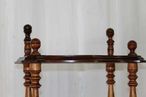 A STUNNING TALL VINTAGE FOUR-TIER "WHATNOT" DISPLAY SHELF IN GREAT CONDITION