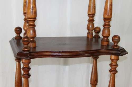 A STUNNING TALL VINTAGE FOUR-TIER "WHATNOT" DISPLAY SHELF IN GREAT CONDITION