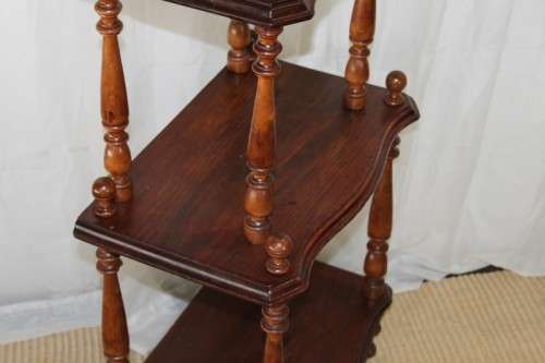 A STUNNING TALL VINTAGE FOUR-TIER "WHATNOT" DISPLAY SHELF IN GREAT CONDITION