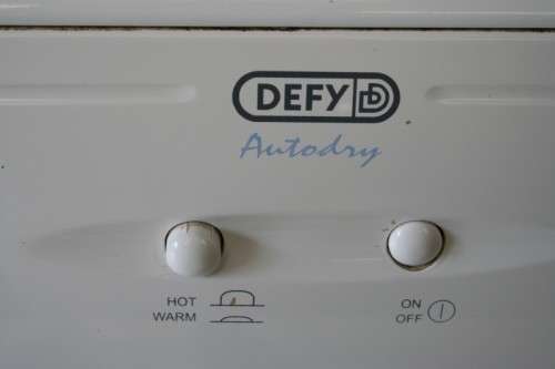 AN AWESOME (WHITE) DEFY AUTODRY TUMBLE DRYER IN WORKING CONDITION = PERFECT FOR RAINY DAYS