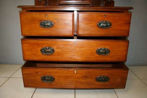 A TRULY BEAUTIFUL ANTIQUE SOLID OREGON PINE 5-DRAWER CHEST OF DRAWERS w/ A TRI-FOLDING VANITY MIRROR