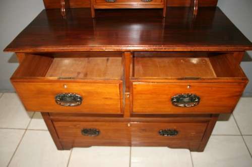 A TRULY BEAUTIFUL ANTIQUE SOLID OREGON PINE 5-DRAWER CHEST OF DRAWERS w/ A TRI-FOLDING VANITY MIRROR