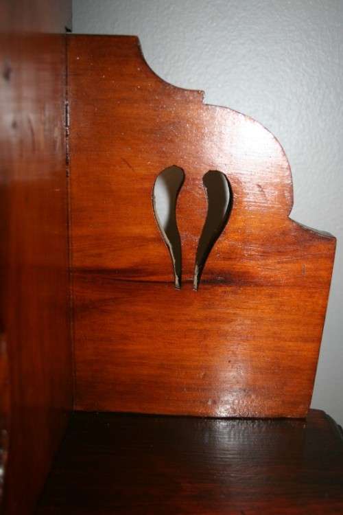 A TRULY BEAUTIFUL ANTIQUE SOLID OREGON PINE 5-DRAWER CHEST OF DRAWERS w/ A TRI-FOLDING VANITY MIRROR