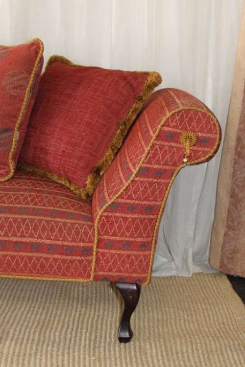 A SPECTACULAR ANTIQUE QUEEN ANNE CHAISE-LONGUE SOFA WITH A MIDDLE EASTERN FLAIR - STUNNING