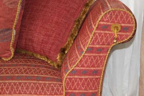 A SPECTACULAR ANTIQUE QUEEN ANNE CHAISE-LONGUE SOFA WITH A MIDDLE EASTERN FLAIR - STUNNING