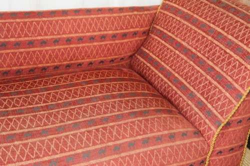 A SPECTACULAR ANTIQUE QUEEN ANNE CHAISE-LONGUE SOFA WITH A MIDDLE EASTERN FLAIR - STUNNING