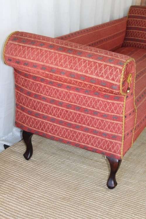 A SPECTACULAR ANTIQUE QUEEN ANNE CHAISE-LONGUE SOFA WITH A MIDDLE EASTERN FLAIR - STUNNING