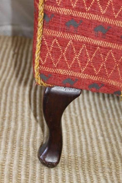 A SPECTACULAR ANTIQUE QUEEN ANNE CHAISE-LONGUE SOFA WITH A MIDDLE EASTERN FLAIR - STUNNING