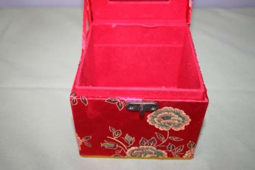 A WONDERFUL RED "SILK" ORIENTAL LADIES JEWELLERY BOX WITH A MIRROR - GREAT STORAGE BOX TOO