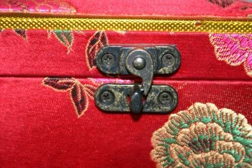 A WONDERFUL RED "SILK" ORIENTAL LADIES JEWELLERY BOX WITH A MIRROR - GREAT STORAGE BOX TOO
