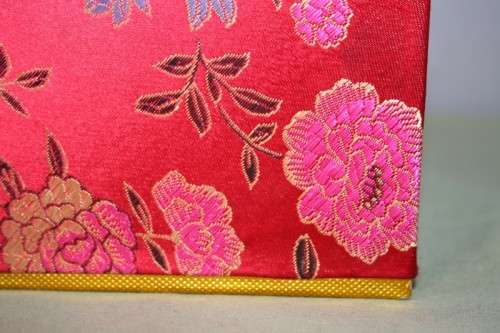 A WONDERFUL RED "SILK" ORIENTAL LADIES JEWELLERY BOX WITH A MIRROR - GREAT STORAGE BOX TOO