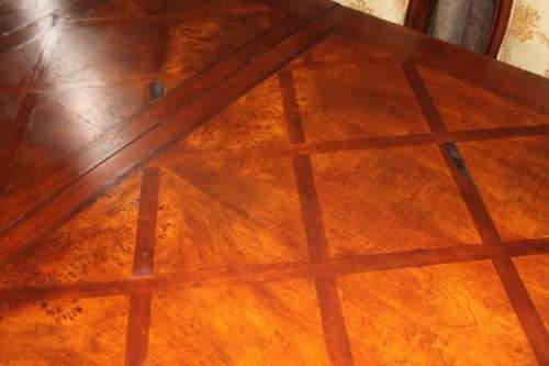 AN ABSOLUTELY STUNNING EXPENSIVE WALNUT AND WALNUT BURR 6 TO 10 SEATER EXTENDABLE DINING TABLE - WOW