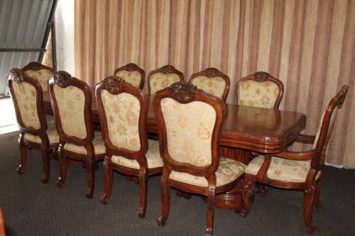 AN ABSOLUTELY STUNNING EXPENSIVE WALNUT AND WALNUT BURR 6 TO 10 SEATER EXTENDABLE DINING TABLE - WOW