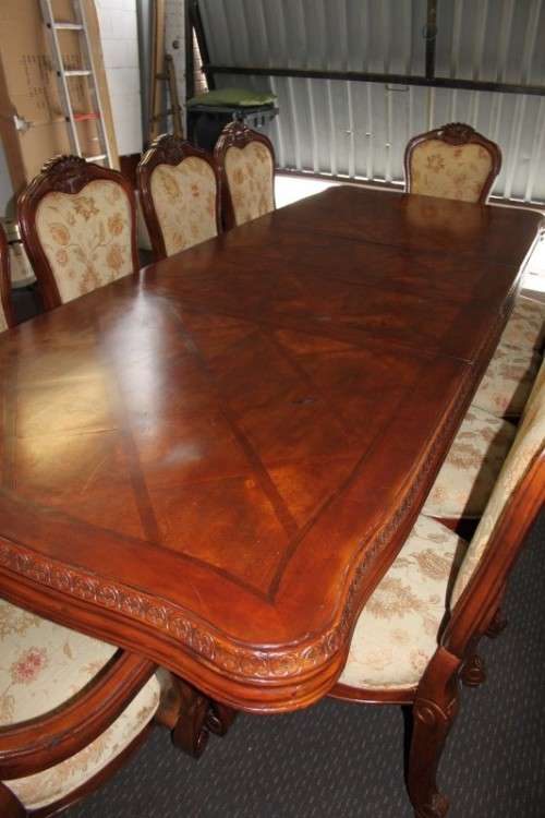 AN ABSOLUTELY STUNNING EXPENSIVE WALNUT AND WALNUT BURR 6 TO 10 SEATER EXTENDABLE DINING TABLE - WOW