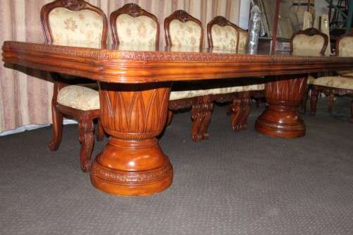 AN ABSOLUTELY STUNNING EXPENSIVE WALNUT AND WALNUT BURR 6 TO 10 SEATER EXTENDABLE DINING TABLE - WOW